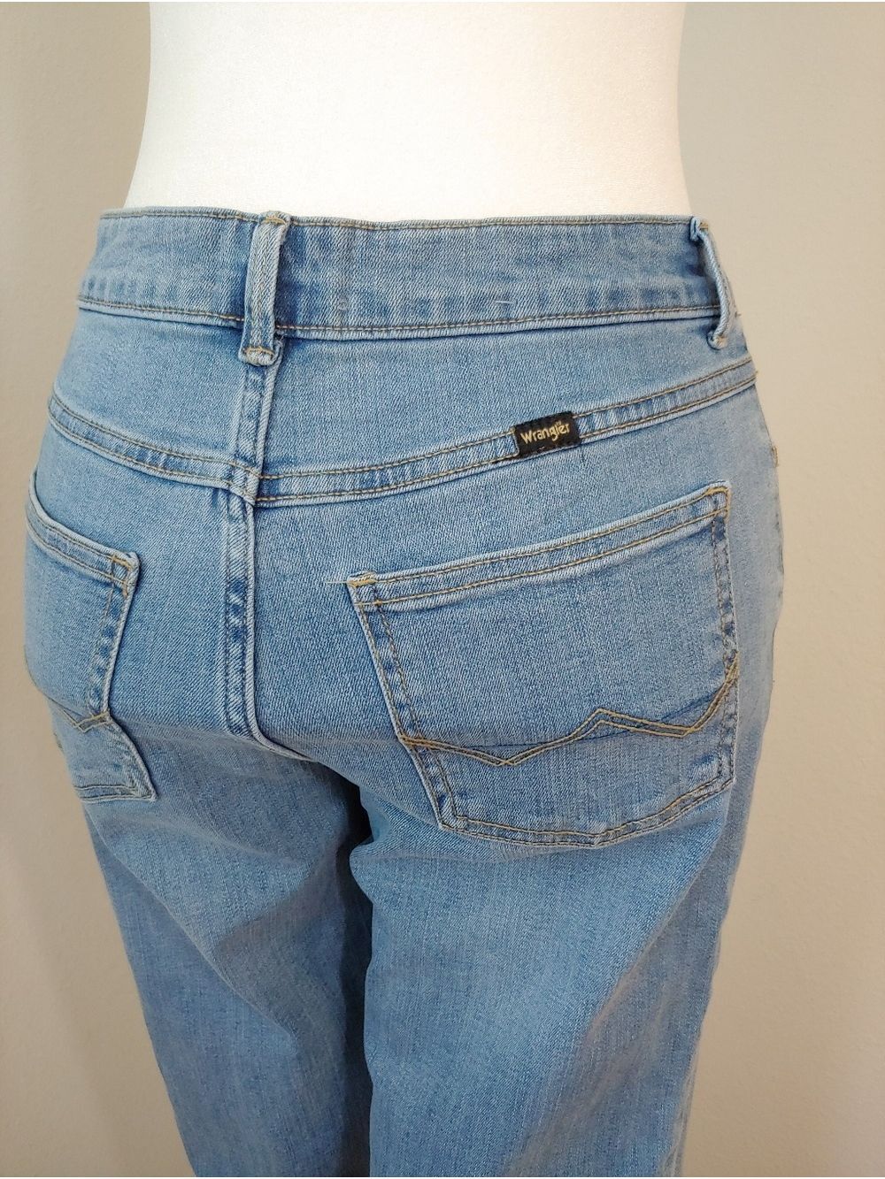 Wrangler Women's Bootcut Light Blue Denim Jeans Size 4